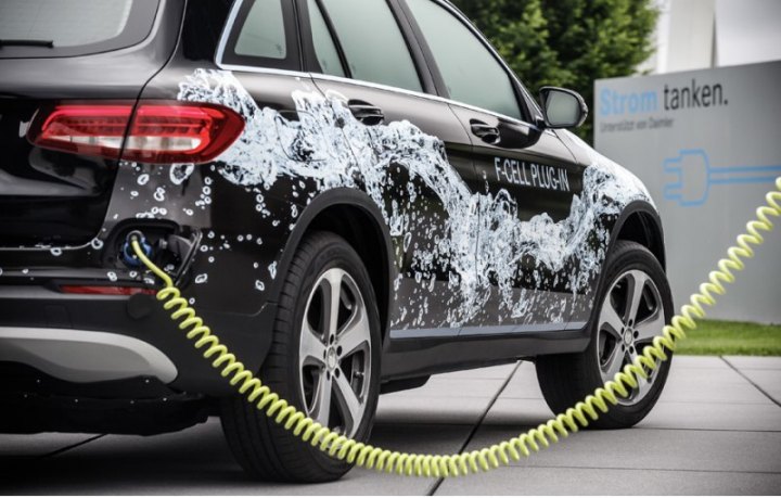Без использования водорода, только на аккумуляторе Mercedes-Benz GLC F-Cell может проехать около 50…