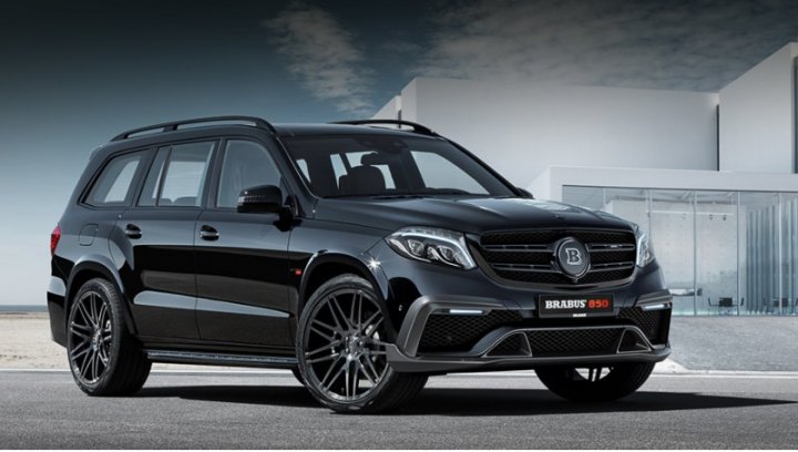 На выбор покупателям предложены фирменные колёсные диски Brabus размерностью от 21 до 23 дюймов.