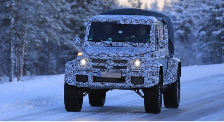 Спереди прототип очень похож на обычный G 500 4x4² (если слово «обычный» применимо к такой модели),…