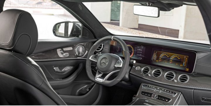 По умолчанию система AMG Dynamic Select режимы Comfort, Sport, Sport Plus и Individual, а…