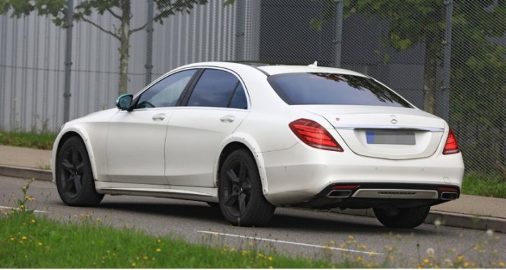 Обратите внимание на расширители колесных арок, косвенно говорящие об увеличении колеи.