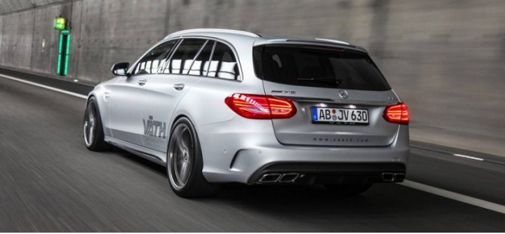 У стандартного универсала Мерседеса-AMG C 63 S максималка ограничена на 250 км/ч, а за доплату…