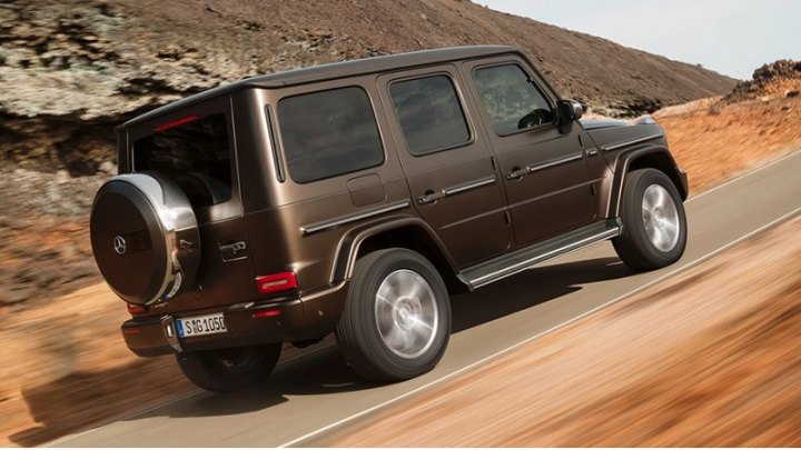 Почти за 289 тысяч рублей G-Wagen можно украсить пакетом AMG Line. Улучшить обзорность помогут…