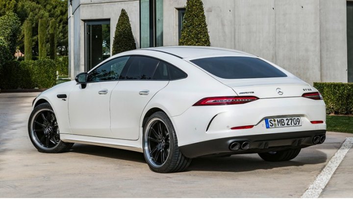 На Mercedes-AMG GT 53 и GT 63 изначально ставят легкосплавные колеса с шинами размерностью 255/45…