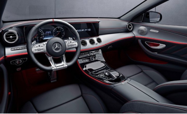 Руль AMG Performance с обшивкой кожей наппа и тачпадами на спицах, спортивные кресла с прострочкой…