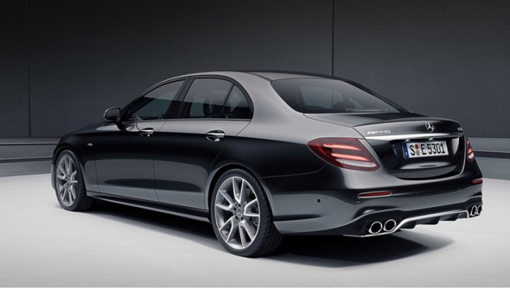 Ускорение до сотни занимает у седана Mercedes-AMG E 53 4Matic+ 4,5 с. Конкуренты быстрее: Audi S6…