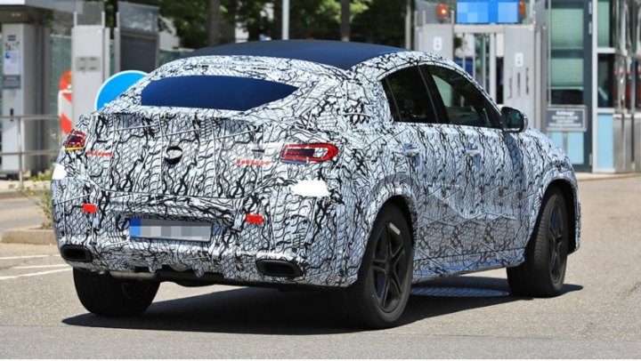 По умолчанию GLE Coupe будет оснащаться пассивной подвеской, но в качестве опций покупателям…