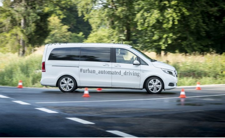 Управлять парком будет отделение Daimler Mobility Services. Эксперимент, по-видимому, начнется с…