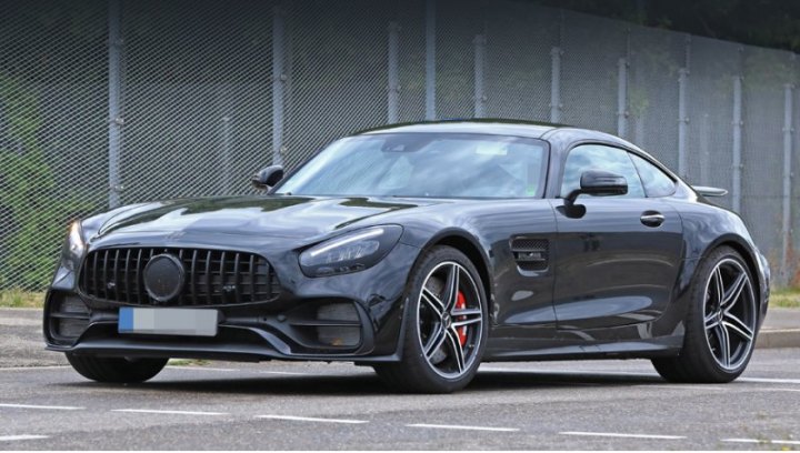 Автомобиль выглядит как AMG GT C с аэродинамическим пакетом (изменённый сплиттер, фиксированное…