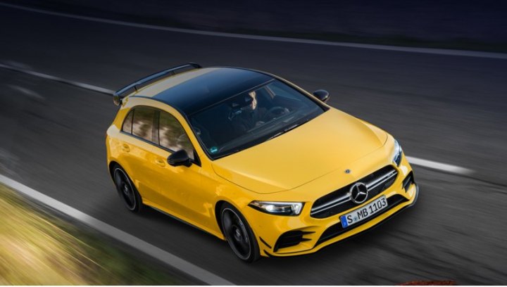 От стандартного A-класса этот отличается решёткой со значком AMG, перечёркнутой двумя…