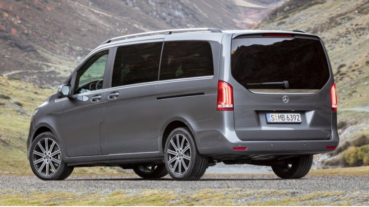Версии V 250 d нужно 9,5 с для разгона до ста, V 250 d 4MATIC — 10,2 с, V 300 d — 7,9 с, V 300 d…