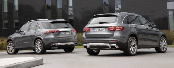 Зарядный разъем на GLC 300 e размещен на заднем бампере справа. Встроенный зарядник подрос в…