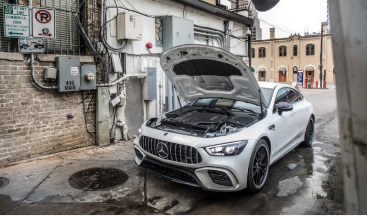 В еще актуальном С 63 трудится девятиступенчатая трансмиссия AMG Speedshift MCT 9G с набором мокрых…