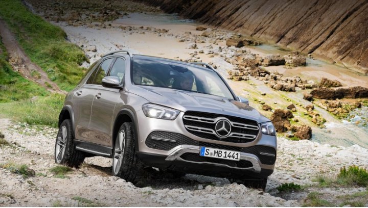 Кроссовер GLE в декабре 2019-го отзывался из-за отваливающихся накладок, а в октябре ему пришлось…