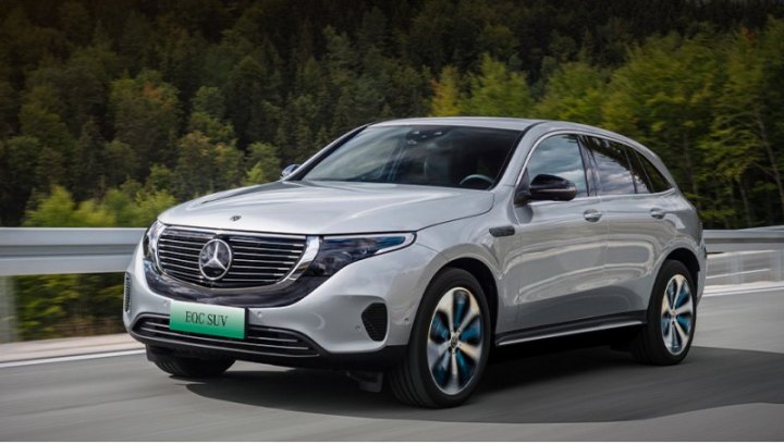 На китайском рынке Mercedes EQC 350 4Matic уже продаётся по цене от 499 800 юаней (4,9 млн рублей).…