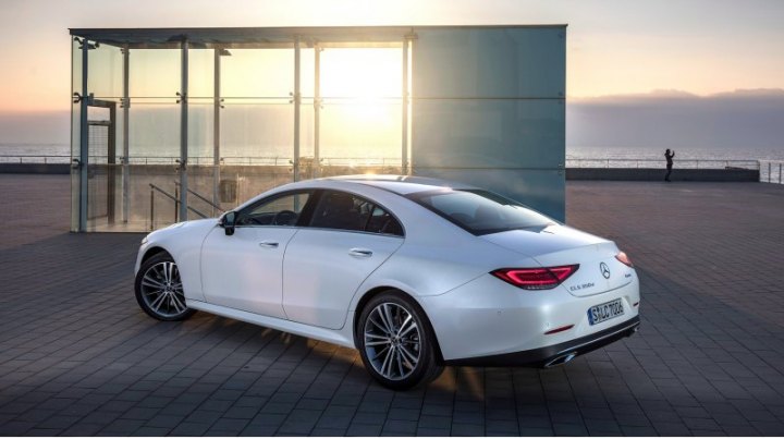 Модель CLS с E-классом не далее как в октябре «попросили» затянуть крепеж маслопровода…