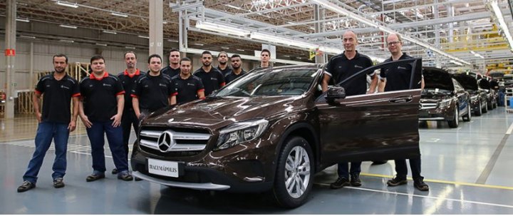 На бразильском конвейере стояли две модели: седан C-класса (W205) и компактный кроссовер GLA…