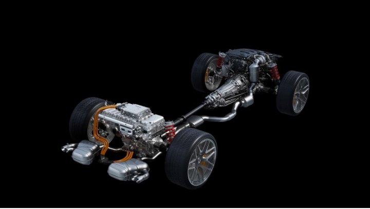 На быстрых «цешках» двухлитровый двигатель M139 от хот-хэтча Mercedes-AMG A 45 S адаптирован под…