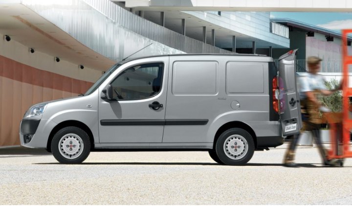 Пара экземпляров вэна Fiat Doblo Cargo, реализованных в период с 2012 по 2020 год, нуждается в…