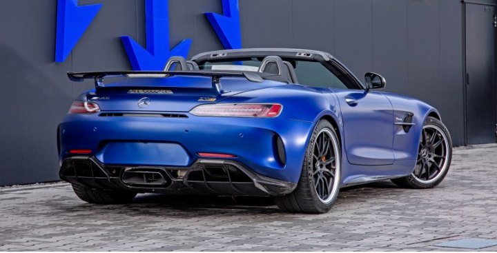 От обычных родстеров AMG GT R отличается регулируемой подвеской с койловерами, полноуправляемым…