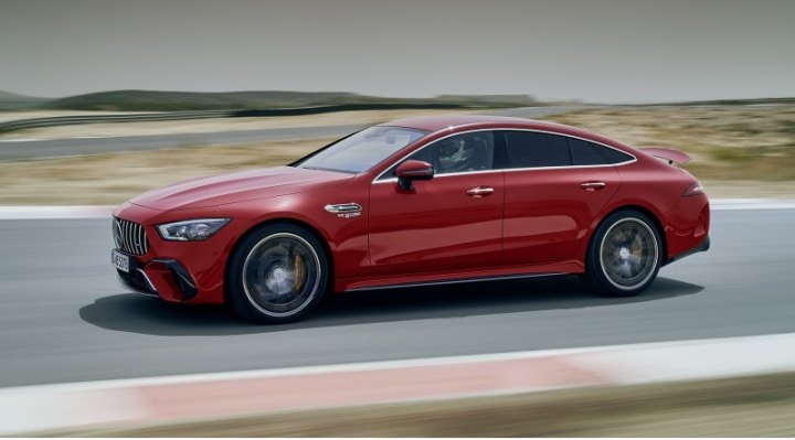 Штатная многокамерная адаптивная пневмоподвеска AMG Ride Control+ — новая для пятидверного AMG GT.…