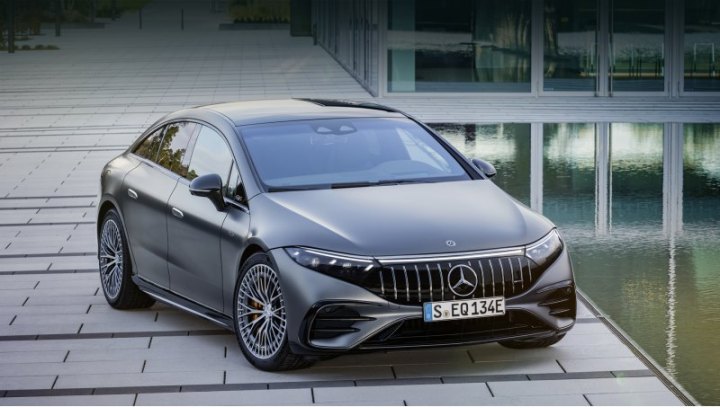 Адаптивные светодиодные фары Digital Light входят в стандартную комплектацию AMG EQS. Характерные…