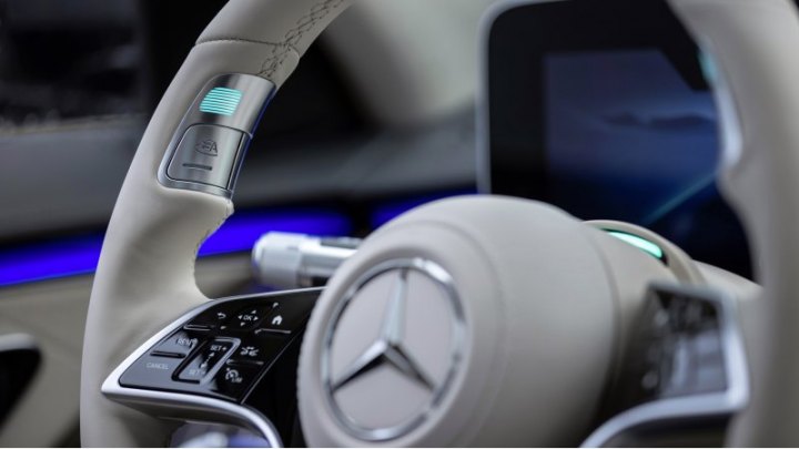 Последняя версия системы Drive Pilot (активируется кнопкой на ободе руля) одобрена пока для моделей…