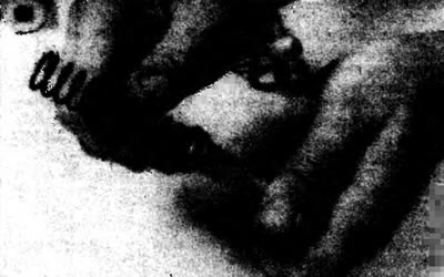 9.30. ...затем расположите пружину на конце поршня.