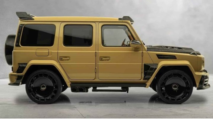 Помимо нетривиальной схемы окраски этот G 63 AMG оснащен множеством фирменных деталей от ателье,…