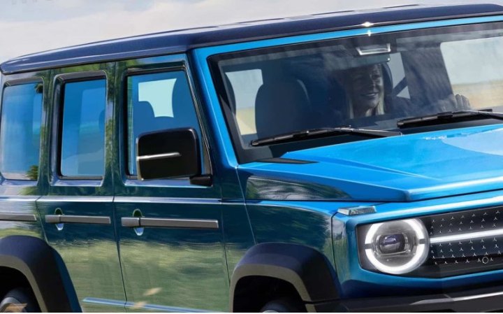 Удешевленный Mercedes-Benz G-Class показали на первых изображениях