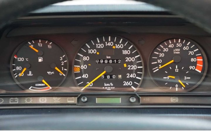 На этот вопрос скоро ответит продавец редкого суперседана Mercedes-Benz 190E 2.5-16 Evolution II…