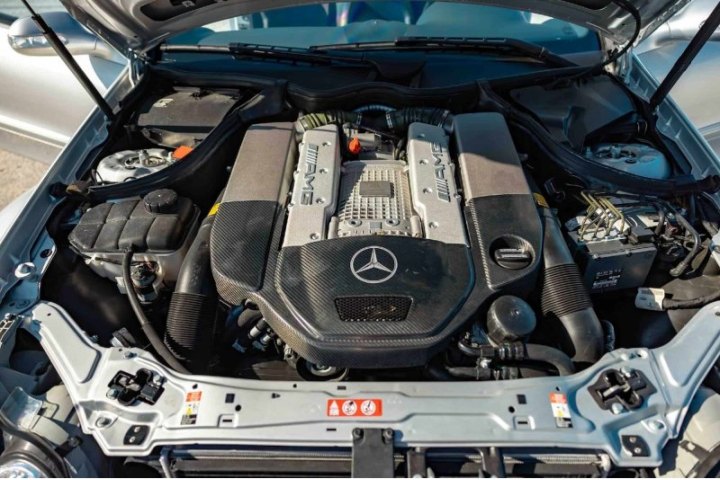 Под капотом машины скрывается 5,4-литровый мотор M113 V8 с турбонаддувом, соответствующим образом…