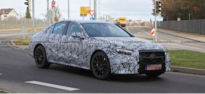 Обновленный Mercedes E-Class вышел на улицы в преддверии ожидаемого дебюта в 2023 году