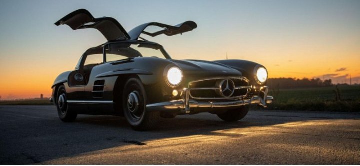 Один из двух Mercedes-Benz 300 SL Gullwings 1955 года в темно-сером цвете «Dunkelgrau» может быть…