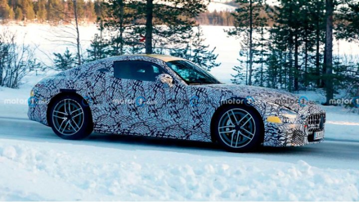 На корме авто расположатся оригинальные задние бампер и диффузор. А еще AMG GT продемонстрирует…