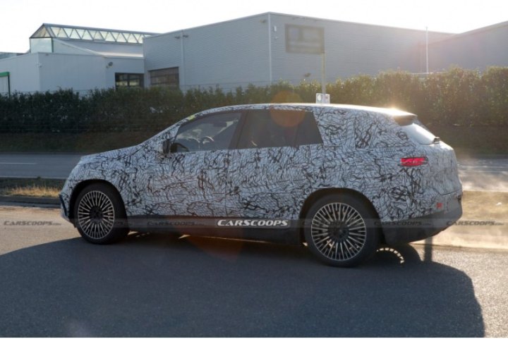 Больше подробностей о кроссовере Mercedes-Benz EQE и его варианте AMG появится по мере приближения…