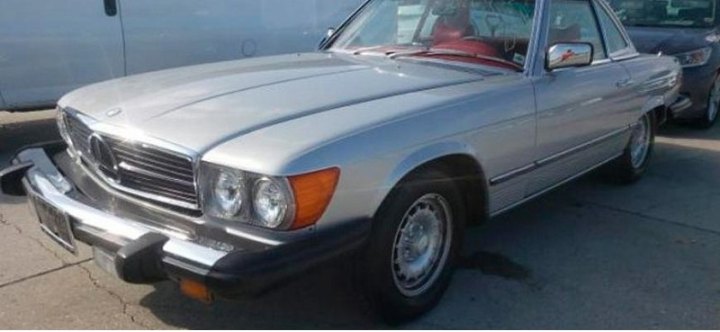 45-летний Mercedes-Benz 450SL пустят с молотка за 2 млн рублей