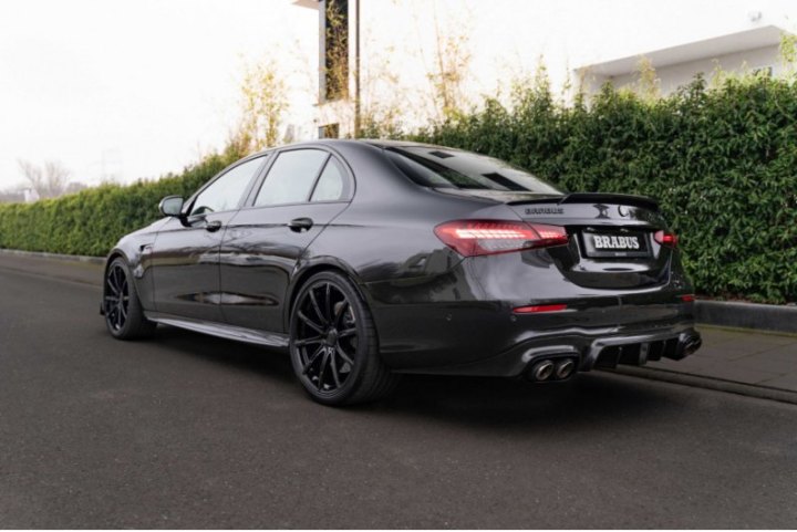 В результате Brabus 900 производит впечатляющие 888 л.с. и 1250 Нм, который ограничен 1050 Нм. Тем…