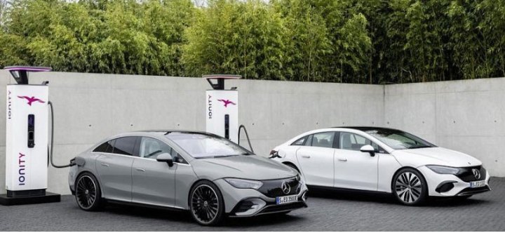 На рынке Европы начались продажи электрического седана Mercedes-Benz EQE