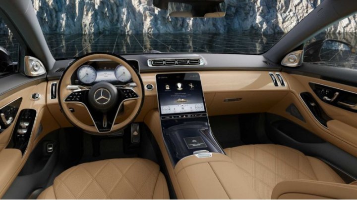 Внешний вид Maybach S-Class от Вирджила Абло отличается уникальвной двухвцветной цветовой схемой с…