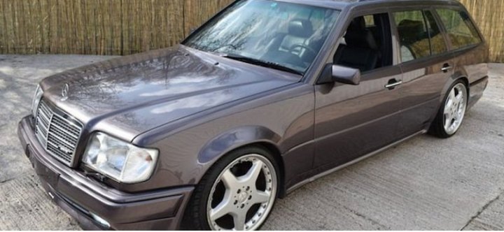 На аукционе продается раритетный универсал Mercedes-Benz E36 AMG