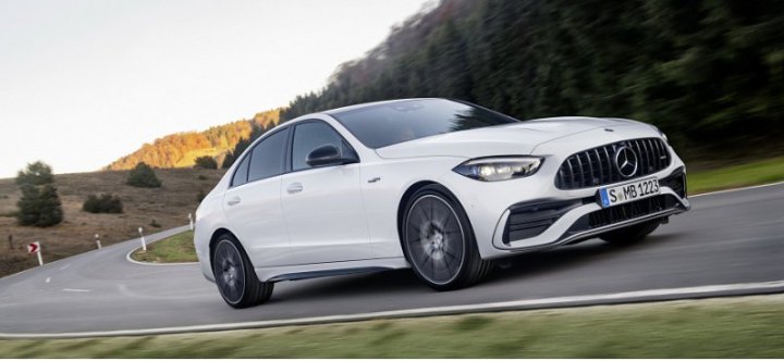 Компания Mercedes-Benz представила мощный седан Mercedes-AMG C43 нового поколения