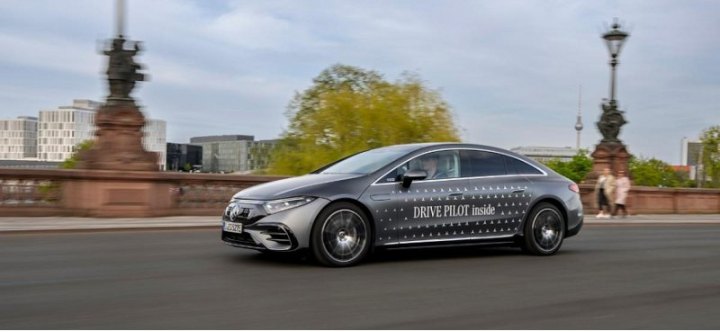 Компания Mercedes-Benz начнет продажи машин с автопилотом 17 мая 2022 года