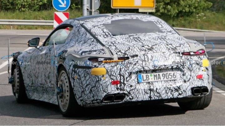 Все указывает на то, что Mercedes предложит новое купе AMG GT с различными вариантами двигателя. У…