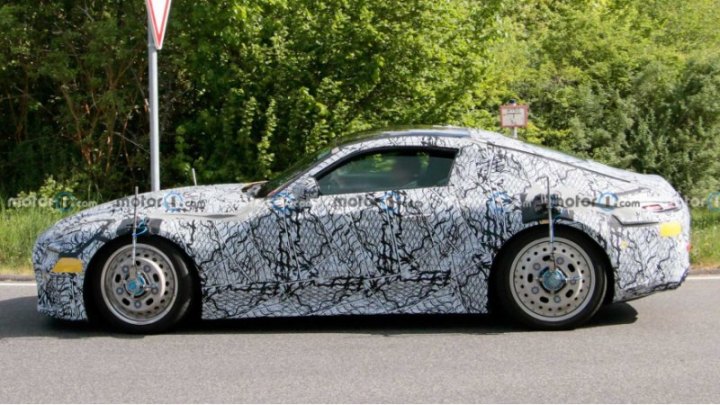 Обычный AMG GT Coupe будет выпущен первым, и мы надеемся, что он дебютирует до конца года, но пока…