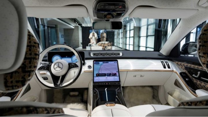 Кстати говоря, белая кожа Nappa есть повсюду, куда бы вы ни посмотрели. Maybach придал…