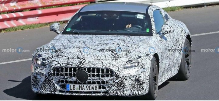 На тестах запечатлен прототип мощнейшего Mercedes-AMG GT Coupe