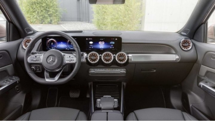 Mercedes-Benz EQB 2022 года дебютировал на мировых рынках в сентябре 2021 года. Первые поставки…