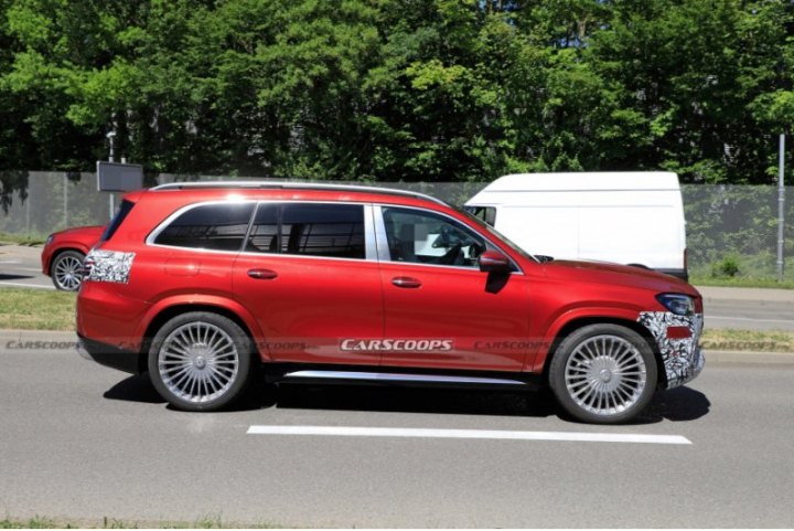 Что интересно в прототипе, так это черная обработка решетки радиатора Maybach. Это может быть…
