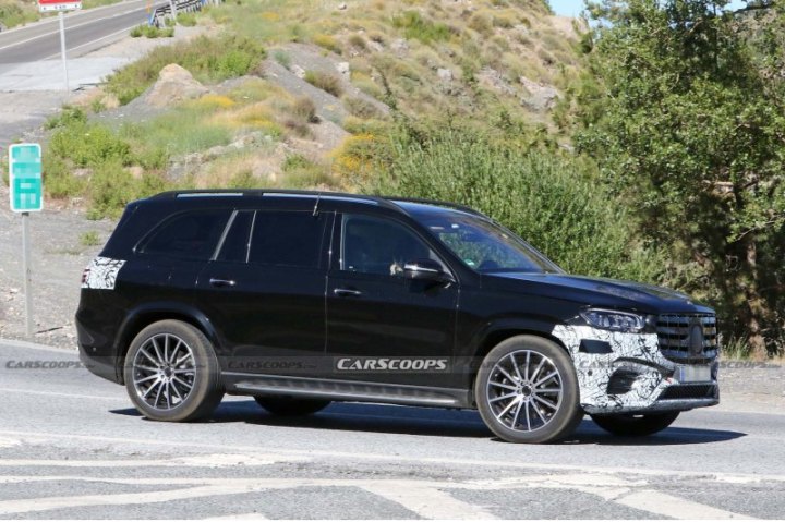 Маскировка, закрывающая группы задних фонарей, предполагает, что Mercedes планирует внести еще…